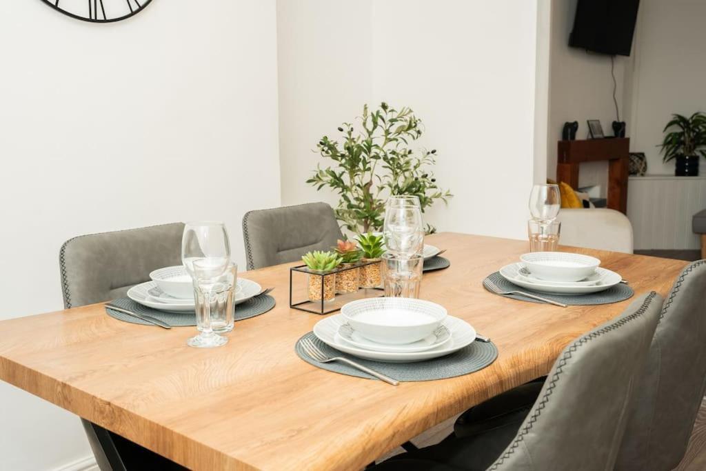 Stylish Home In York - Free Wifi & Parking - Close To Racecourse & City Centre Екстер'єр фото