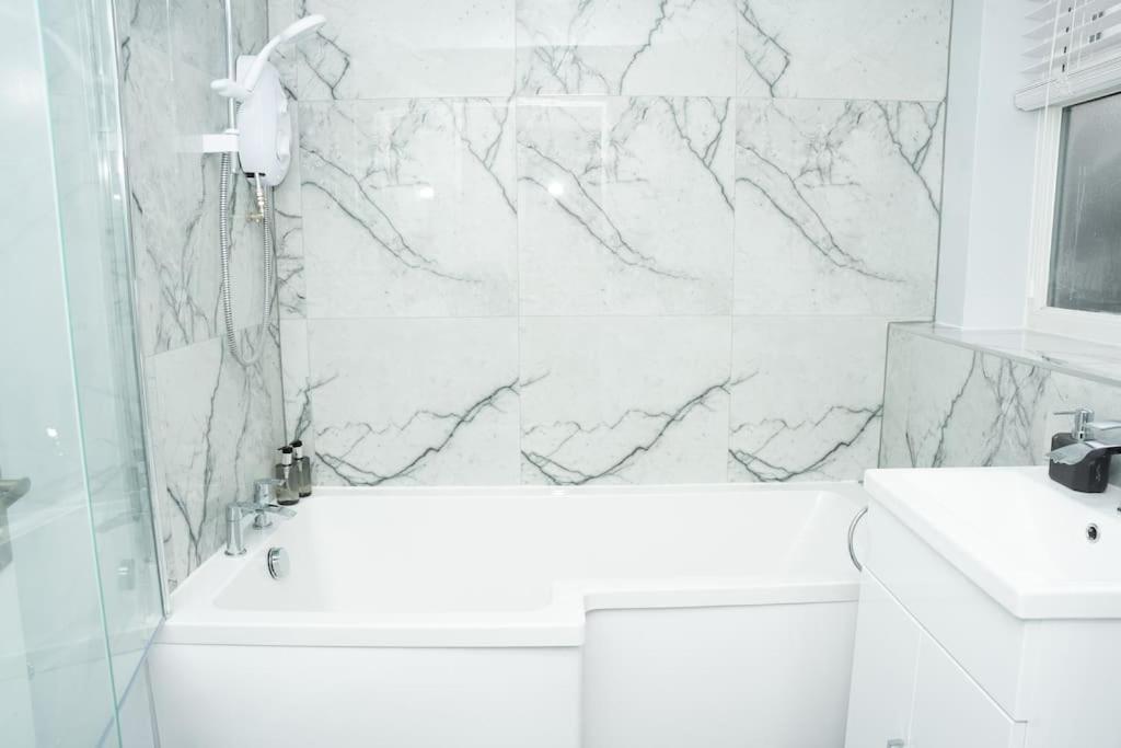 Stylish Home In York - Free Wifi & Parking - Close To Racecourse & City Centre Екстер'єр фото