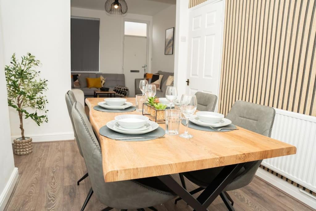 Stylish Home In York - Free Wifi & Parking - Close To Racecourse & City Centre Екстер'єр фото