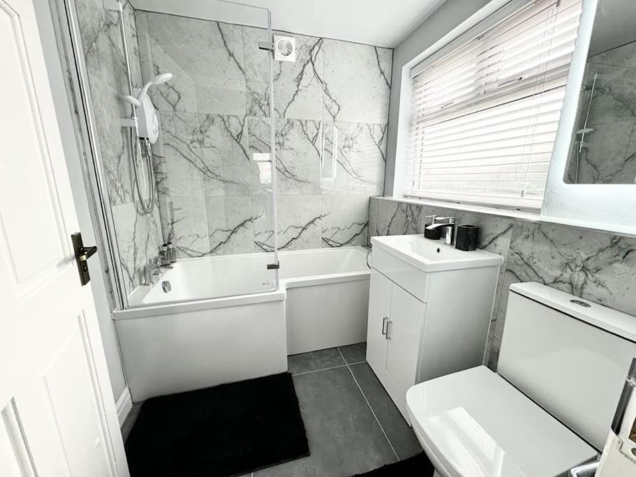 Stylish Home In York - Free Wifi & Parking - Close To Racecourse & City Centre Екстер'єр фото
