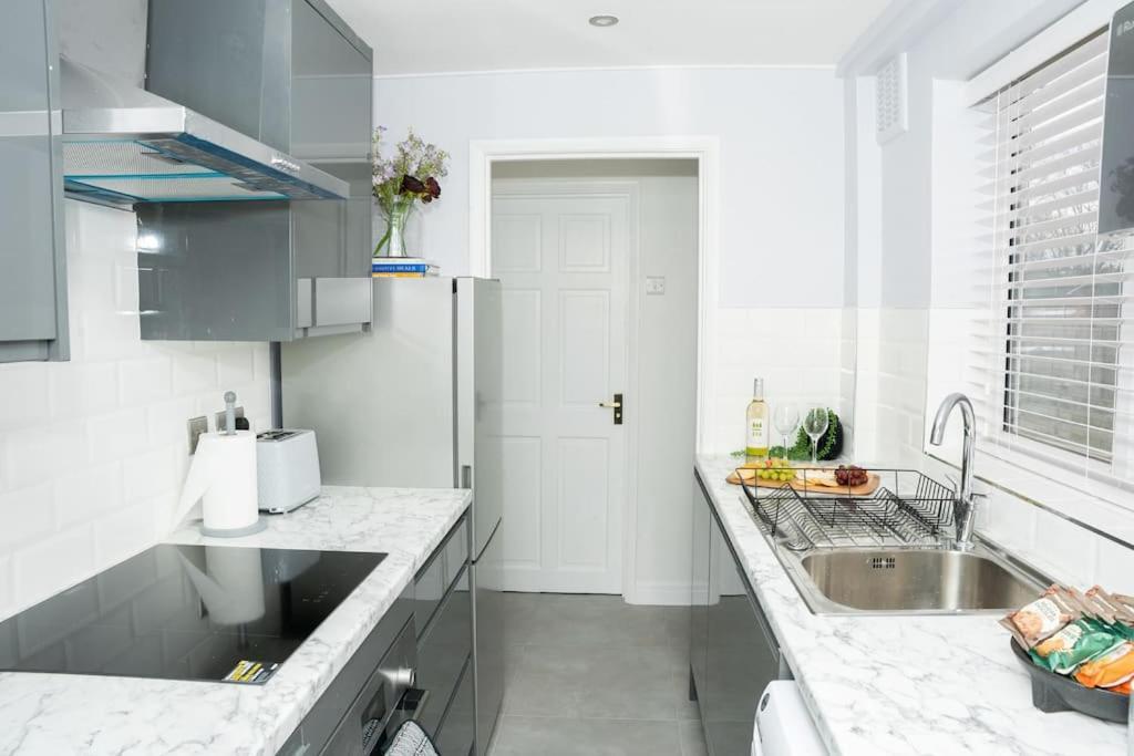 Stylish Home In York - Free Wifi & Parking - Close To Racecourse & City Centre Екстер'єр фото