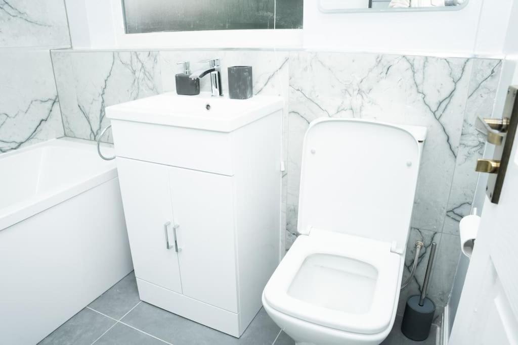 Stylish Home In York - Free Wifi & Parking - Close To Racecourse & City Centre Екстер'єр фото